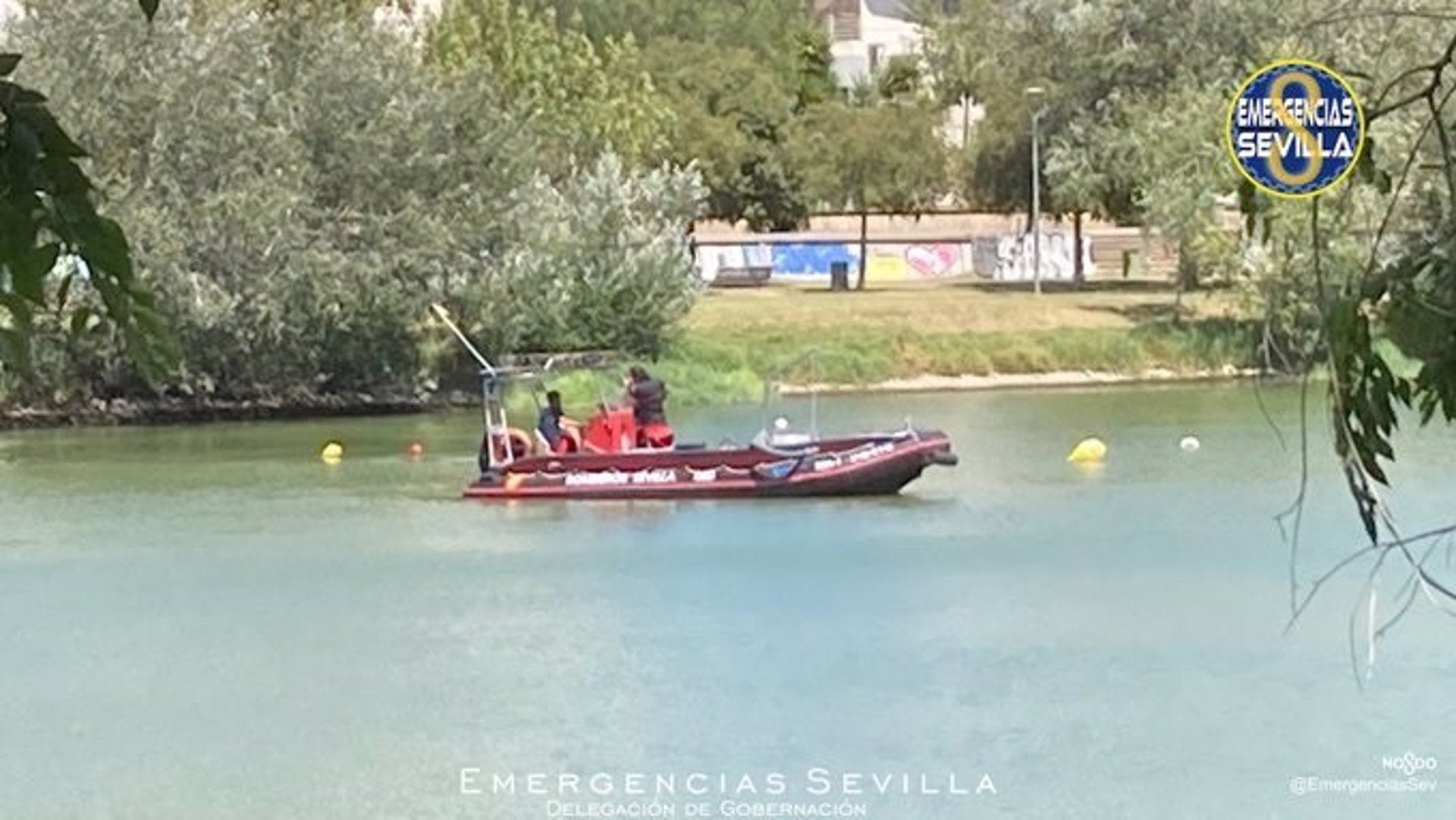 Los bomberos desactivan el dispositivo de rastreo subacuático de una persona en el río Los bomberos desactivan el dispositivo de rastreo subacuático de una persona en el río