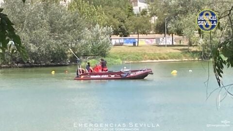 Labores de b&uacute;squeda en el Guadalquivir