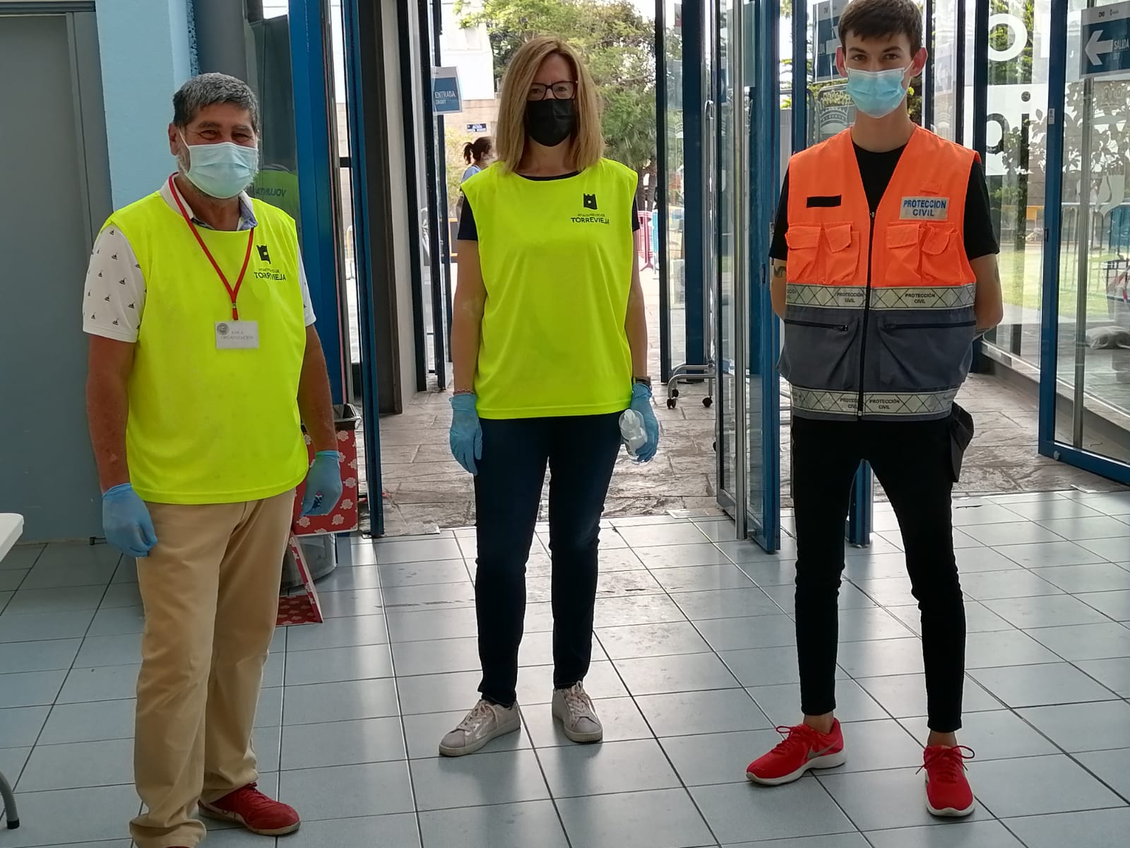 Una treintena de voluntarios torrevejenses colaboran en el proceso de vacunación Una treintena de voluntarios torrevejenses colaboran en el proceso de vacunación