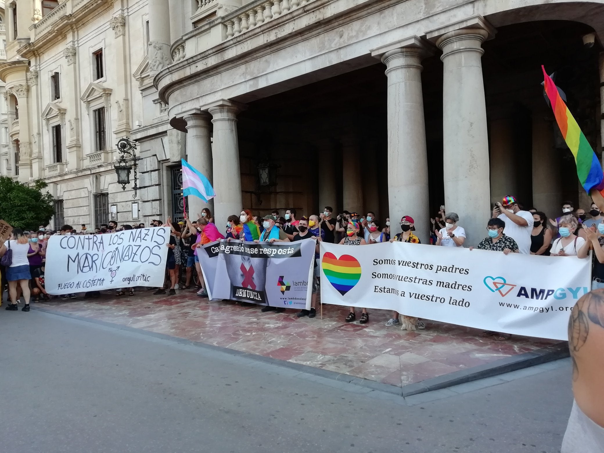 Lambda València aconseja denunciar, pero pide más empatía a la policía Lambda València aconseja denunciar, pero pide más empatía a la policía