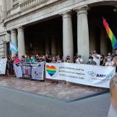 Concentración en València contra las agresiones homófobas