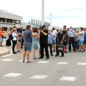 Concentració a Quatre Camins per l’agressió sexual a una treballadora. Concentració a Quatre Camins per l’agressió sexual a una treballadora.