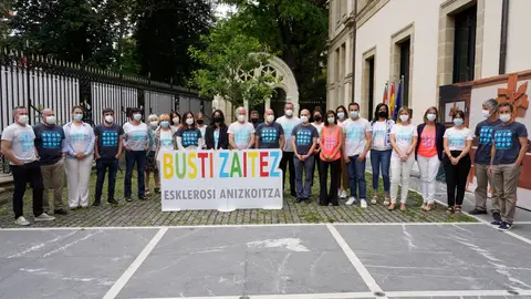 Busti zaitez, mójate por la esclerosis múltiple Busti zaitez, mójate por la esclerosis múltiple