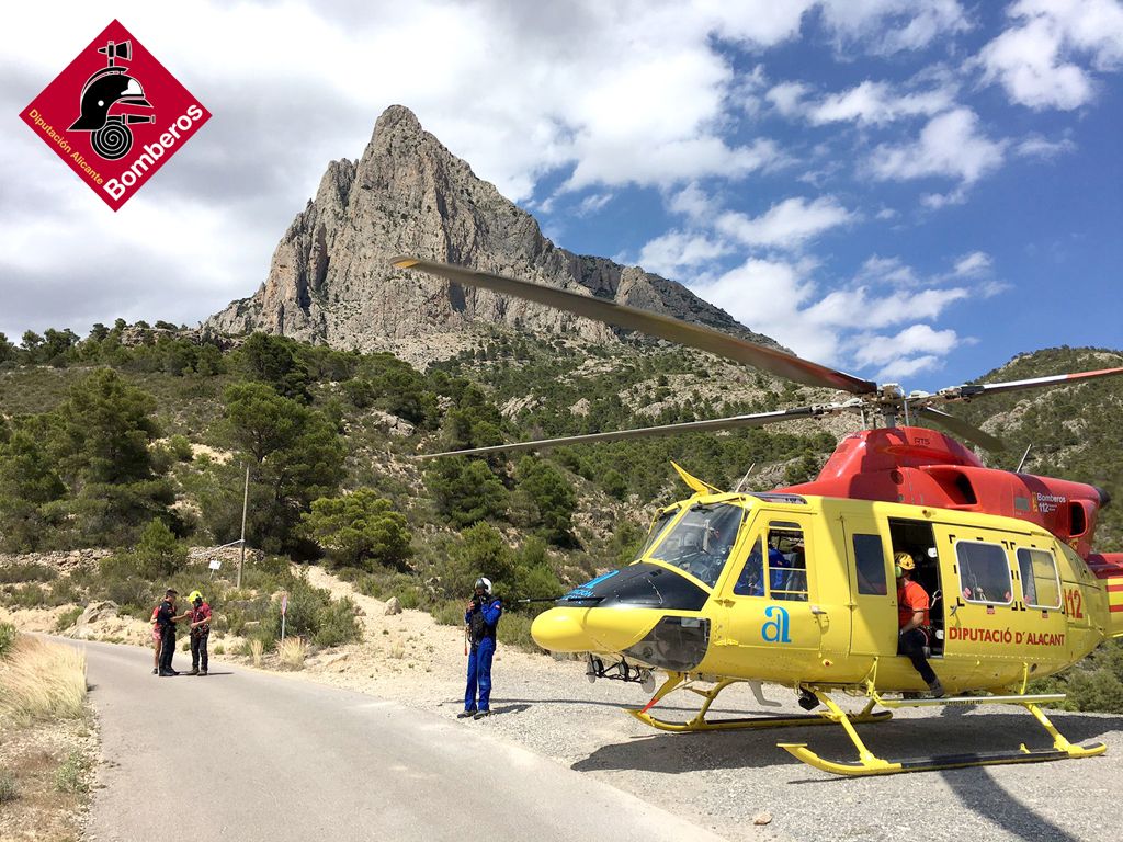 Salvan a una joven que se perdió en el Puig Campana de Finestrat Salvan a una joven que se perdió en el Puig Campana de Finestrat