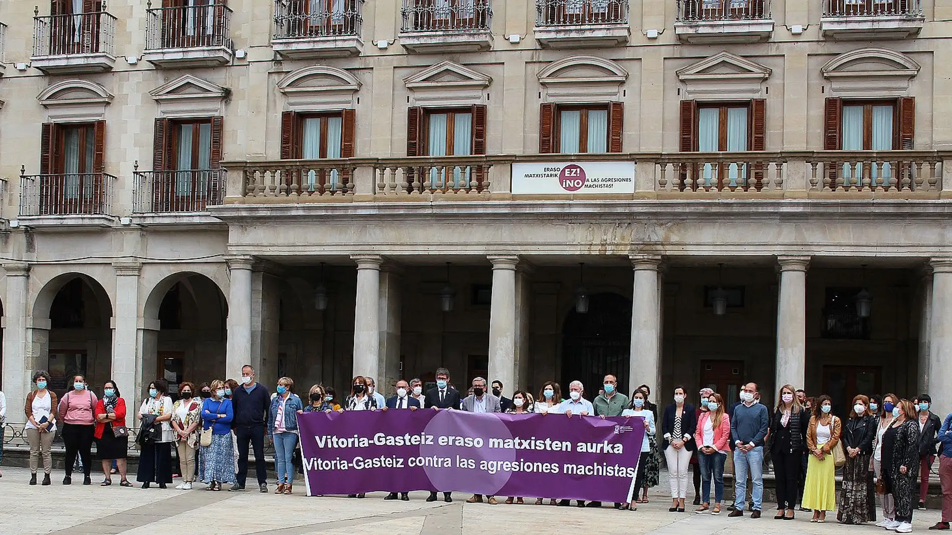 Vitoria-Gasteiz condena el asesinato machista 
