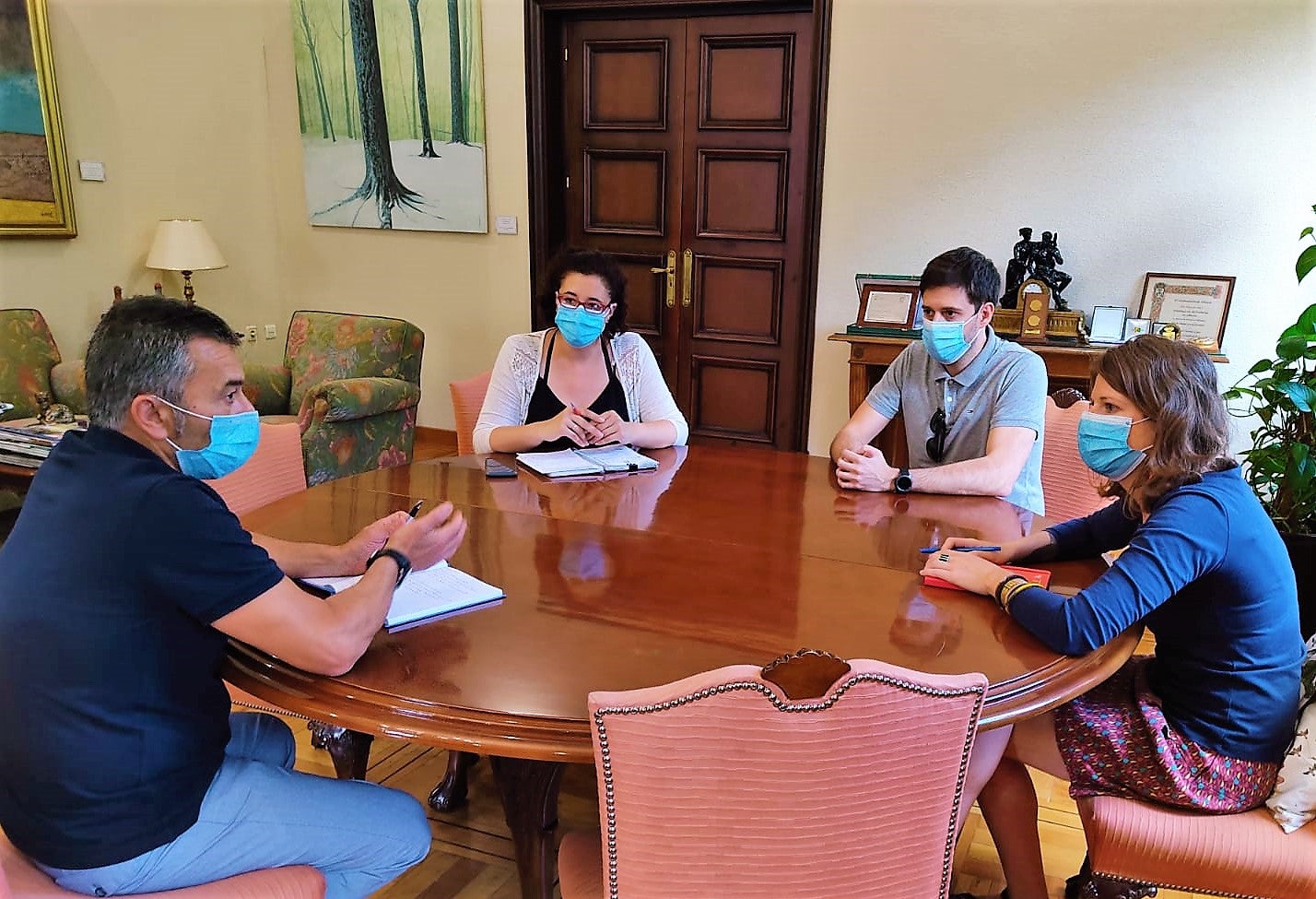 El subdelegado del Gobierno recibe una delegación de la ONG "Médicos del Mundo" El subdelegado del Gobierno recibe una delegación de la ONG "Médicos del Mundo"