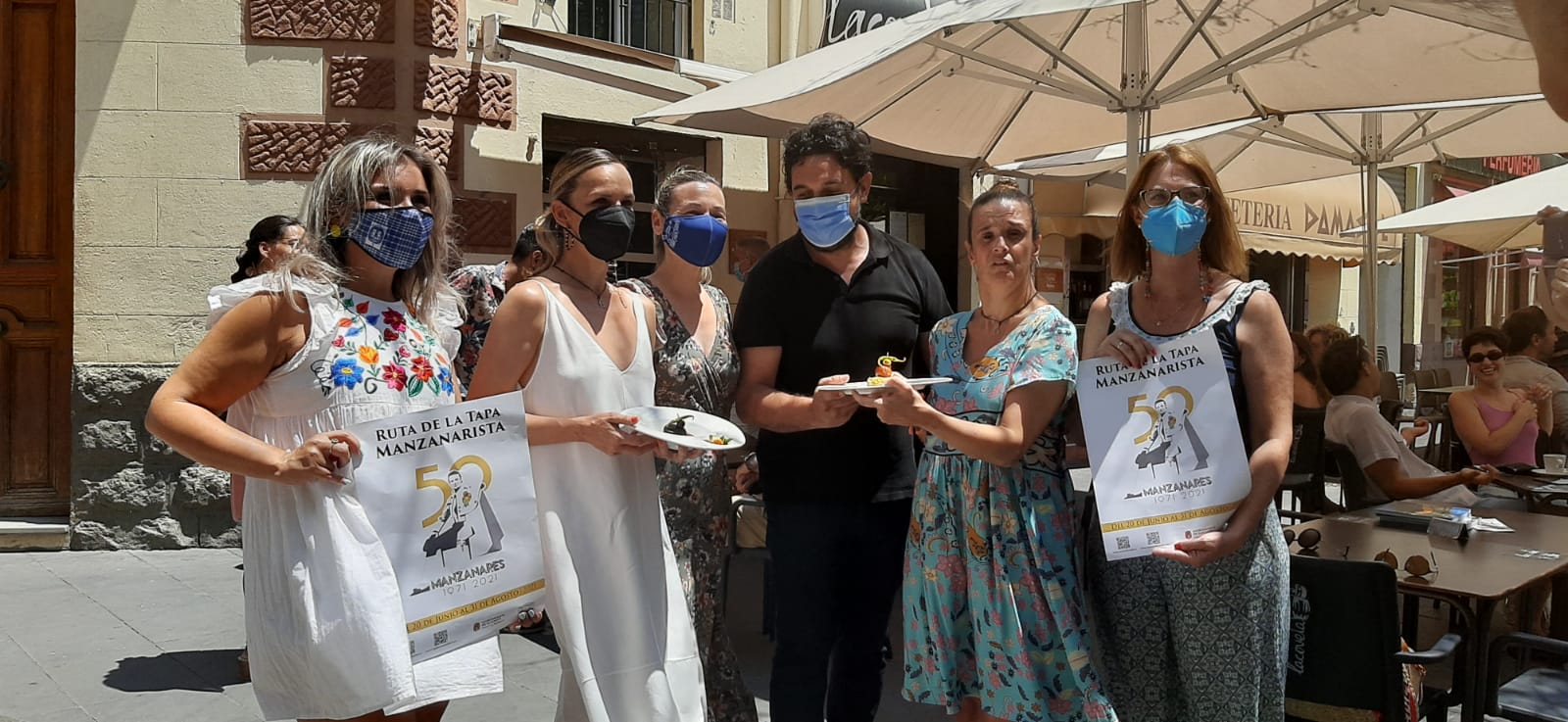Treinta restaurantes y cervecerías de Alicante se unen a la Ruta de 'La Tapa Manzanarista' Treinta restaurantes y cervecerías de Alicante se unen a la Ruta de 'La Tapa Manzanarista'