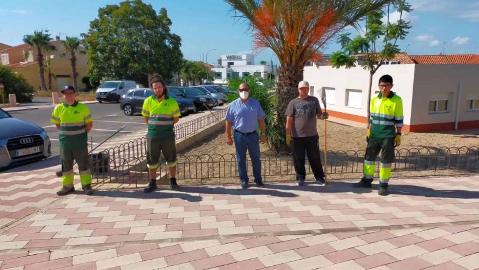 El Centro Especial de Empleo de ADIS asume la limpieza de zonas verdes en San Fulgencio