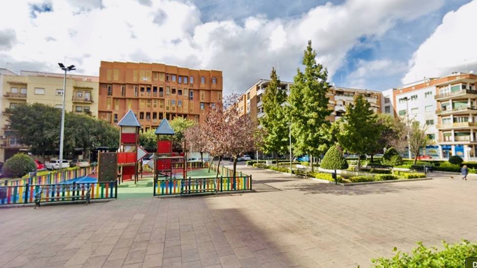 Herida una niña de 4 años tras precipitarse desde el parque infantil de los Alféreces de Badajoz Herida una niña de 4 años tras precipitarse desde el parque infantil de los Alféreces de Badajoz