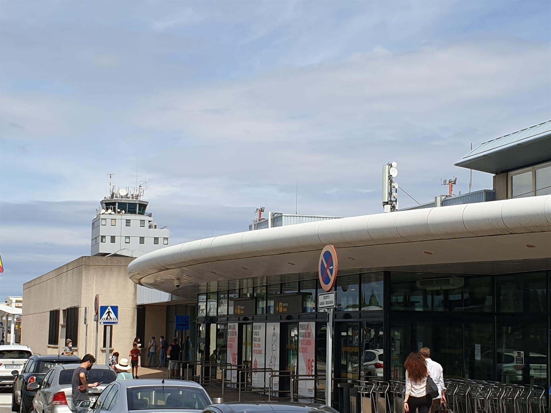 El Aeropuerto de Asturias, acreditado por la OMS como 'aeropuerto seguro' El Aeropuerto de Asturias, acreditado por la OMS como 'aeropuerto seguro'