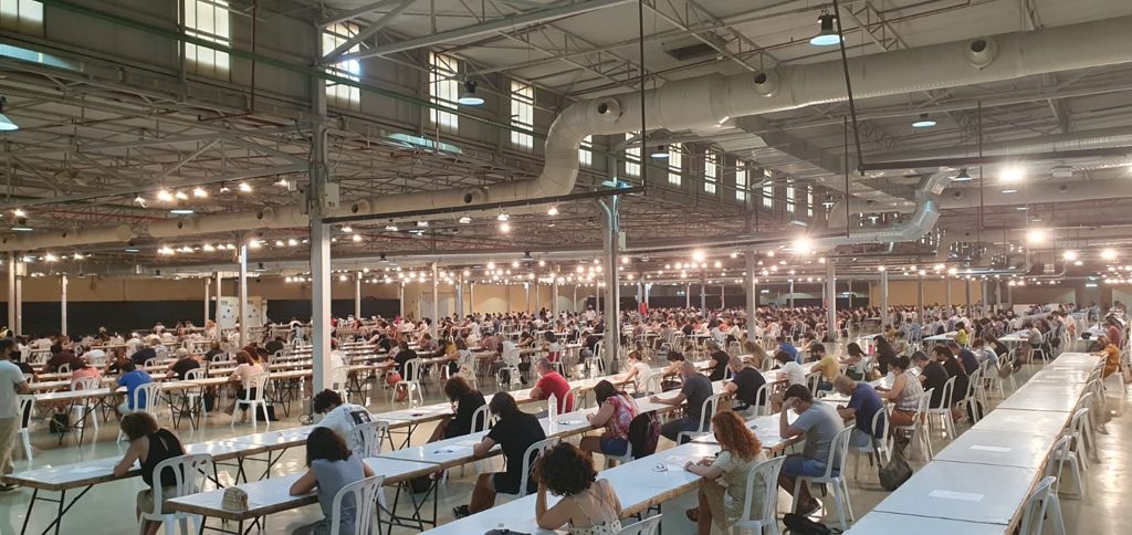 Seiscientos aspirantes inician el proceso selectivo de dieciséis plazas de auxiliar administrativo para el Ayuntamiento de Elda Seiscientos aspirantes inician el proceso selectivo de dieciséis plazas de auxiliar administrativo para el Ayuntamiento de Elda