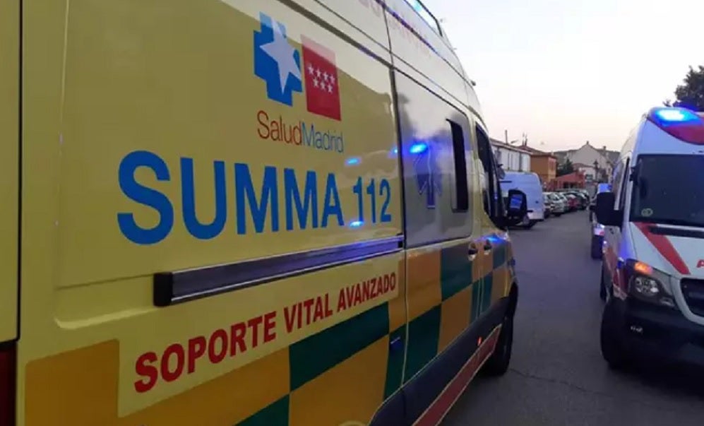 Muere electrocutado en la bañera de su casa en Madrid al caer al agua el teléfono móvil conectado a un enchufe Muere electrocutado en la bañera de su casa en Madrid al caer al agua el teléfono móvil conectado a un enchufe