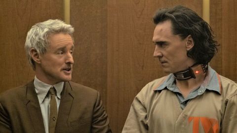 Owen Wilson y Tom Hiddleston, caracterizados como sus personajes de la serie de Disney+ y Marvel 'Loki'