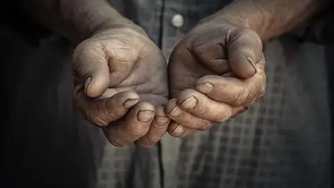Catalunya registra les pitjors dades de pobresa en deu anys Catalunya registra les pitjors dades de pobresa en deu anys