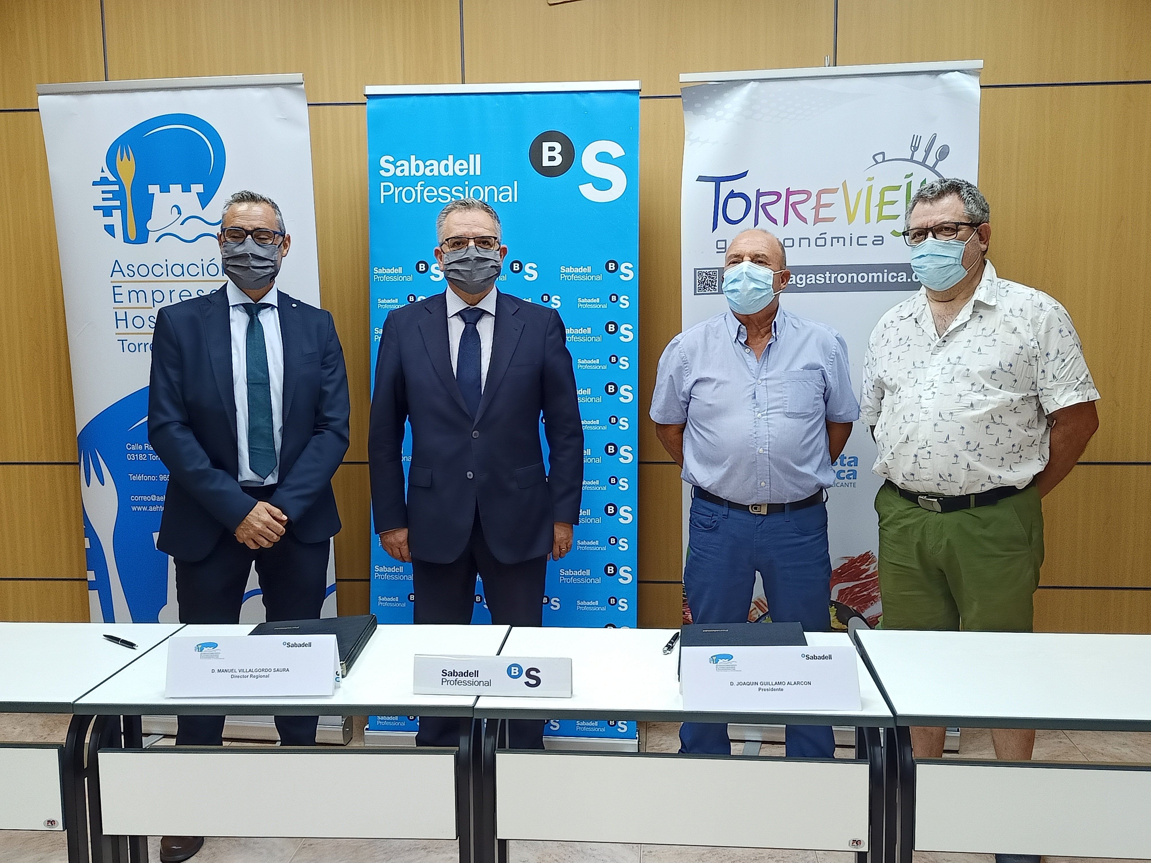 Banco Sabadell firma un convenio con la asociación de empresas de hosteleria de Torrevieja y comarca Banco Sabadell firma un convenio con la asociación de empresas de hosteleria de Torrevieja y comarca