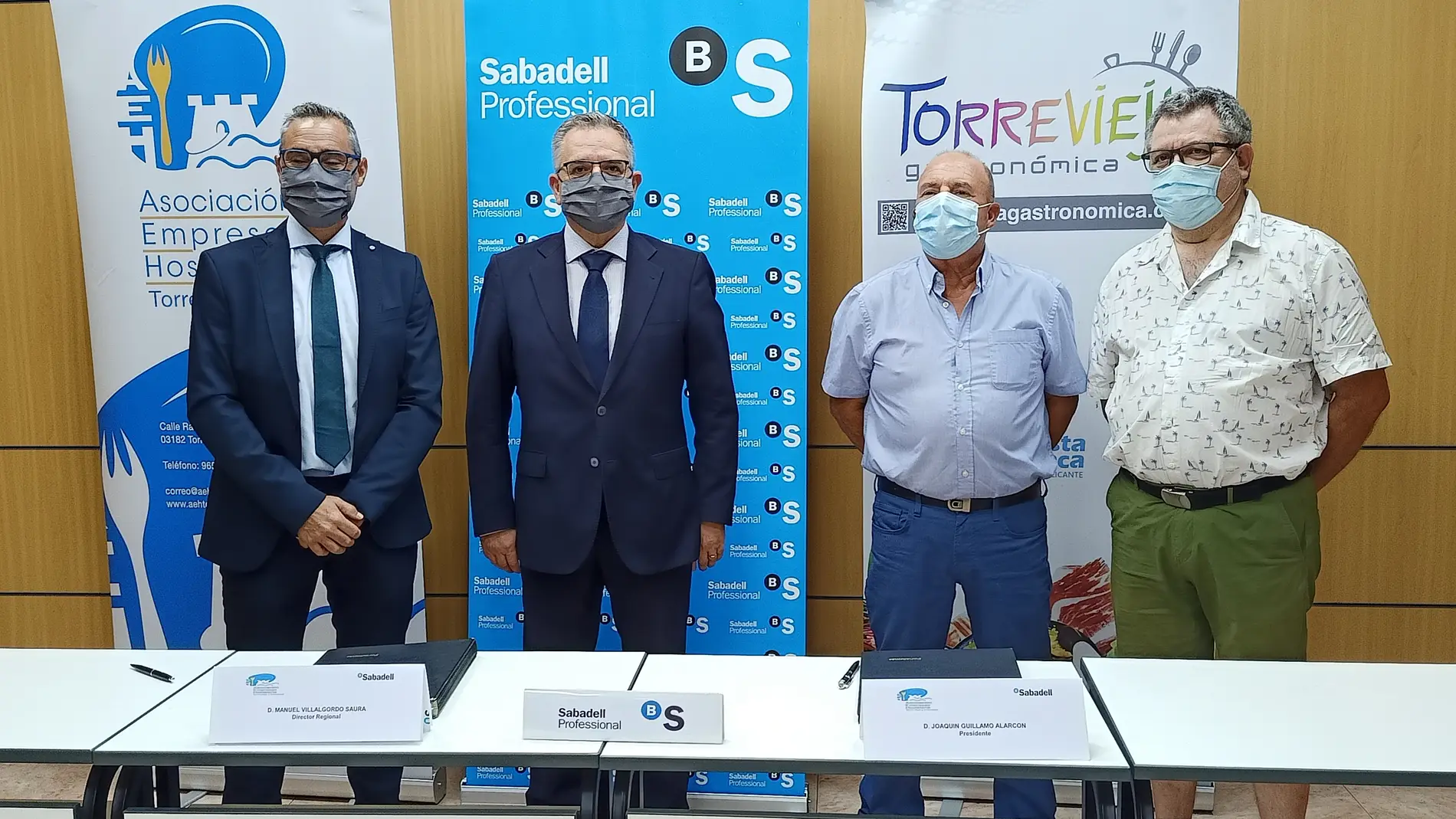 Banco Sabadell firma un convenio con la asociación de empresas de hosteleria de Torrevieja y comarca 