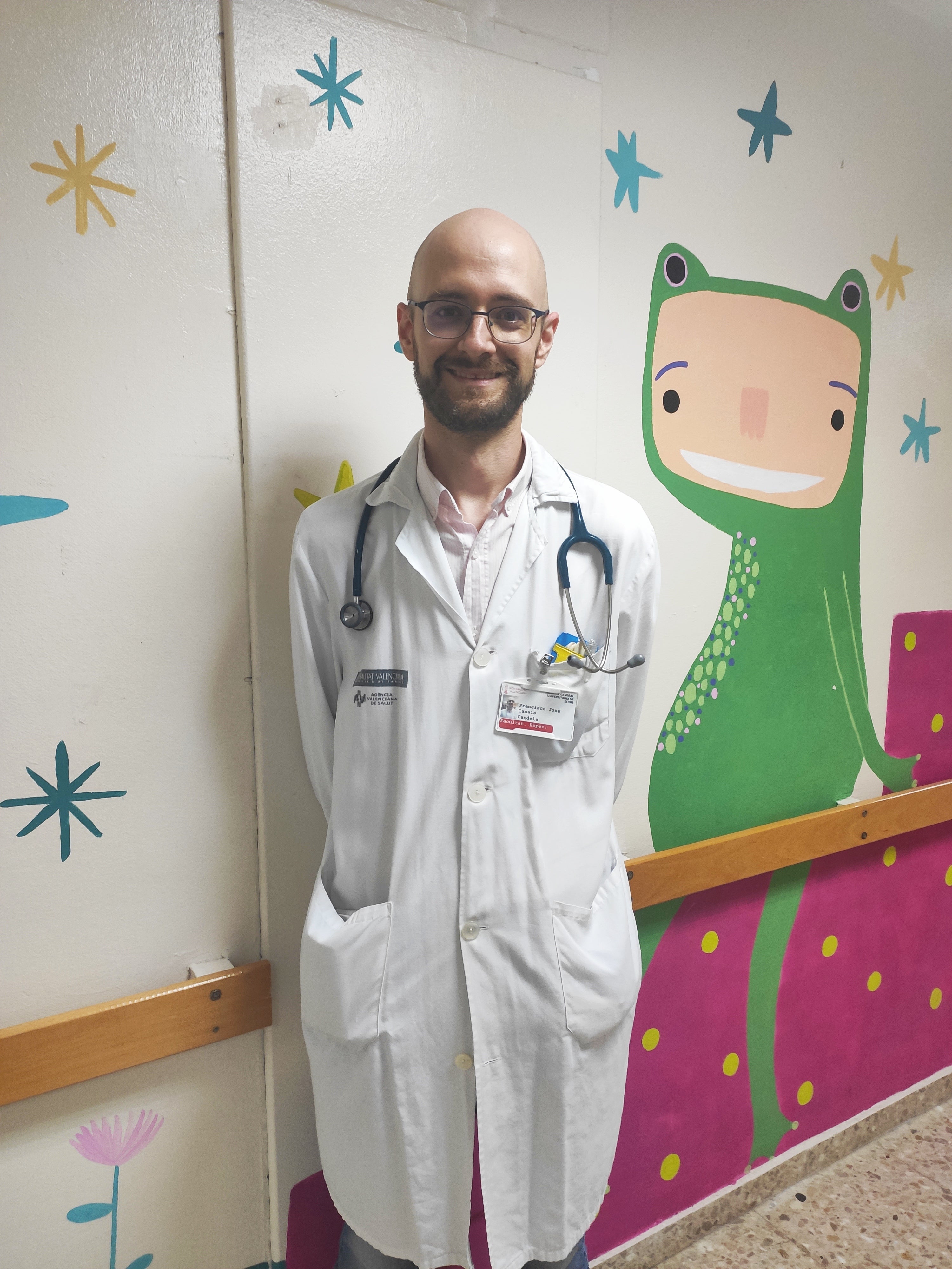 "La vacuna contra el covid solo está contraindicada en menores si existe alergia previa a alguno de sus componentes" "La vacuna contra el covid solo está contraindicada en menores si existe alergia previa a alguno de sus componentes"