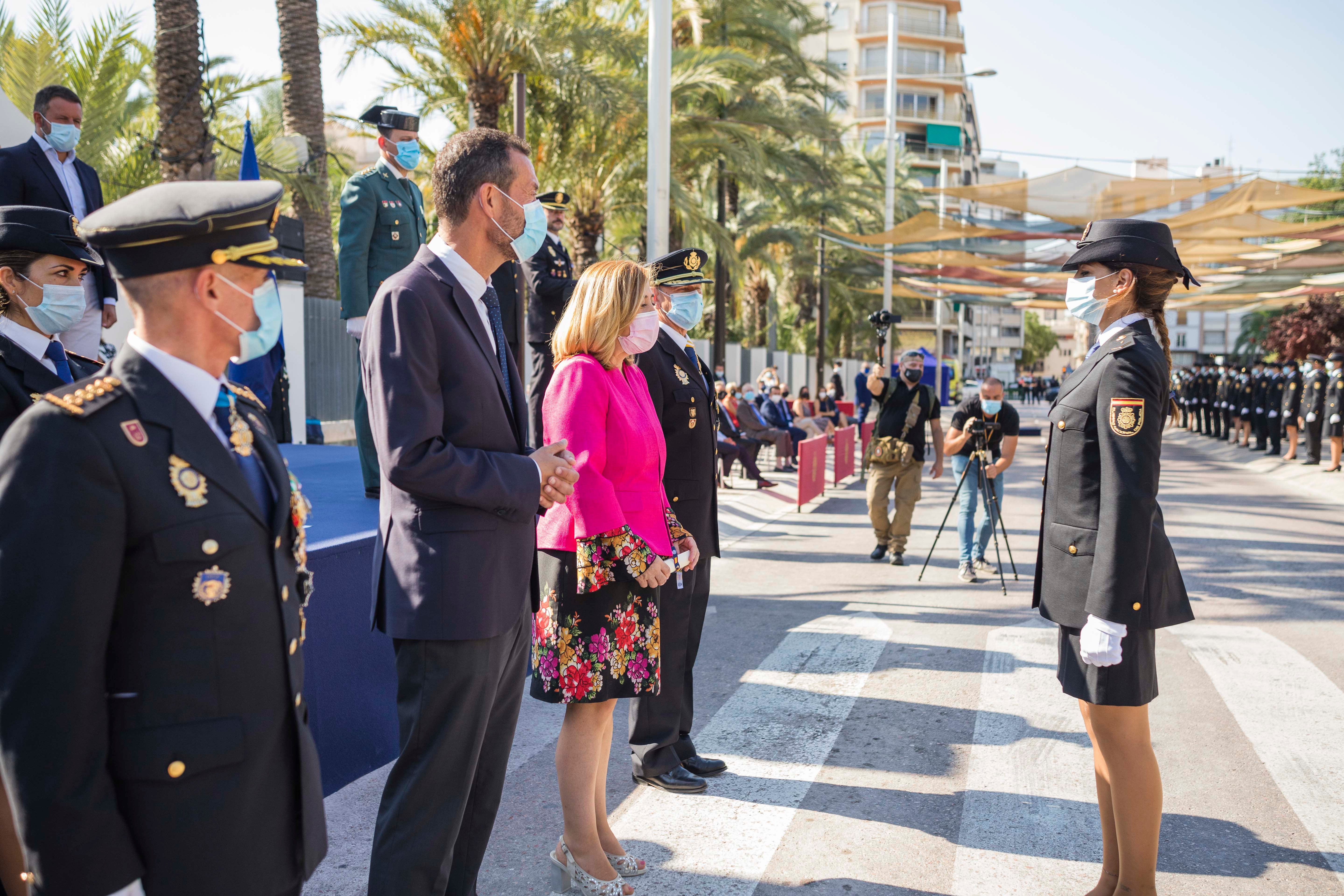 La delegada del gobierno en Alicante confirma el refuerzo de la vigilancia policial ante la quinta ola de la pandemia La delegada del gobierno en Alicante confirma el refuerzo de la vigilancia policial ante la quinta ola de la pandemia