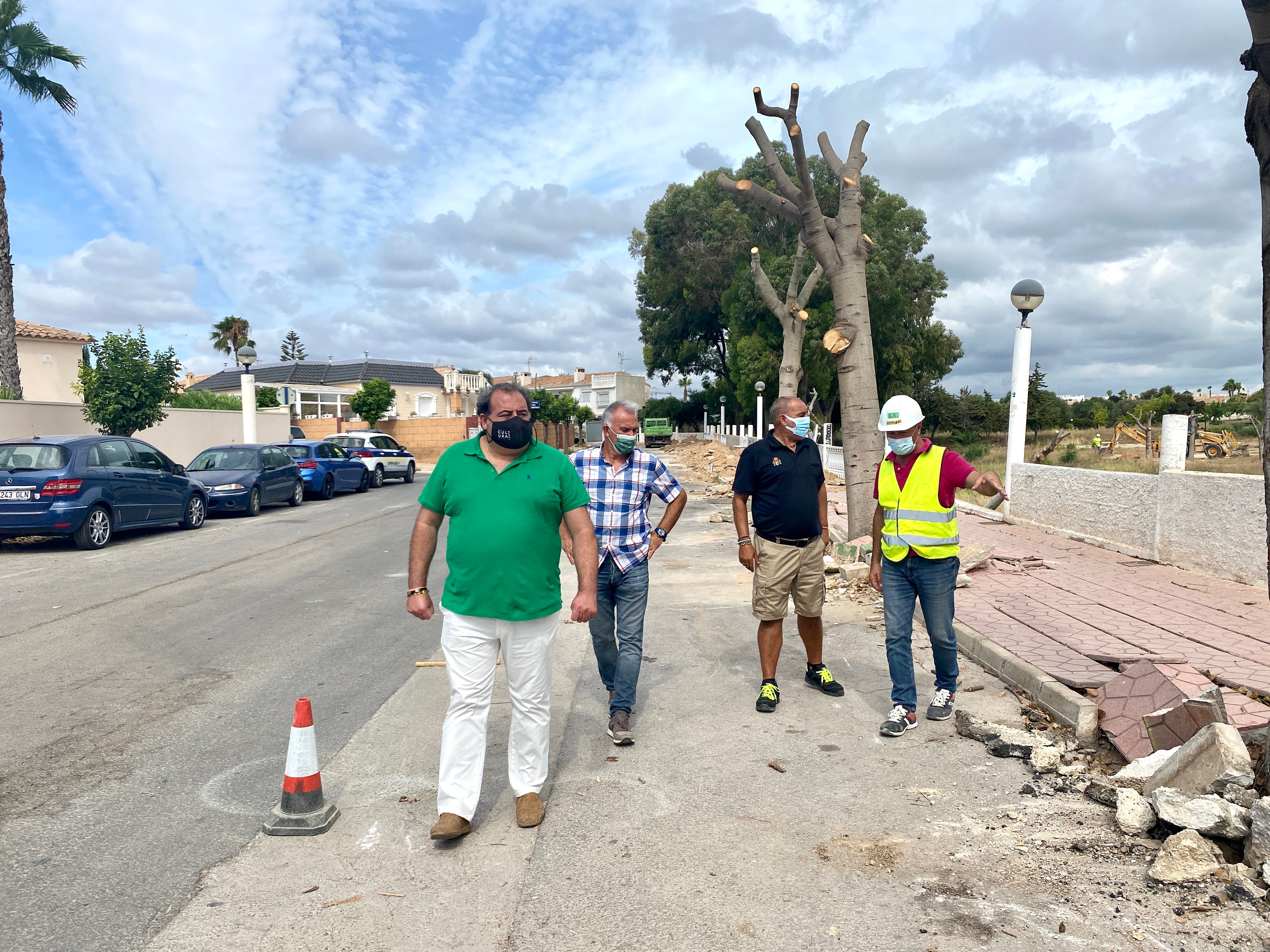 Comenzaron las obras de asfaltado y acerado en la regia zona de Orihuela Costa Comenzaron las obras de asfaltado y acerado en la regia zona de Orihuela Costa
