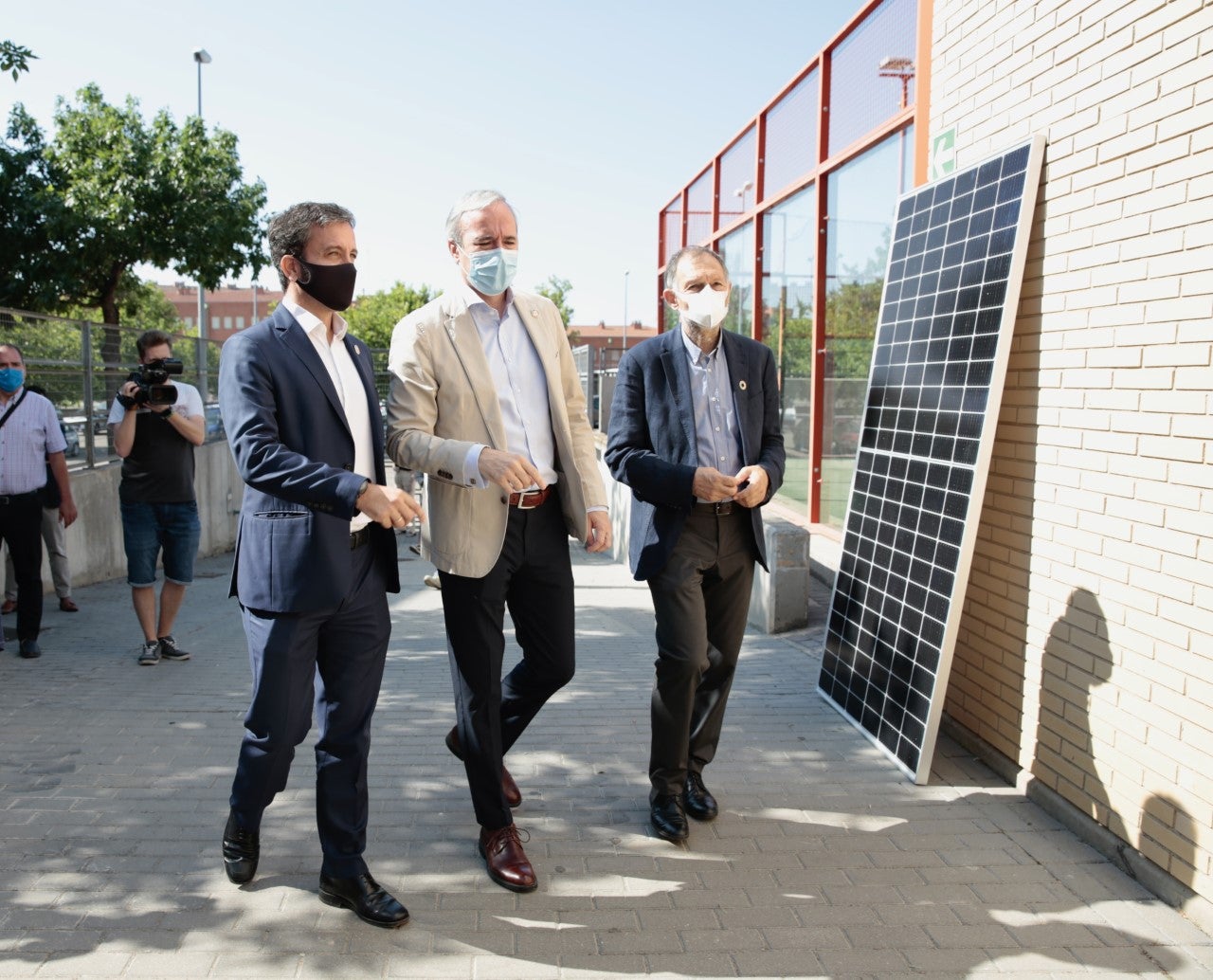 El Barrio Solar inicia la instalación de 240 paneles El Barrio Solar inicia la instalación de 240 paneles