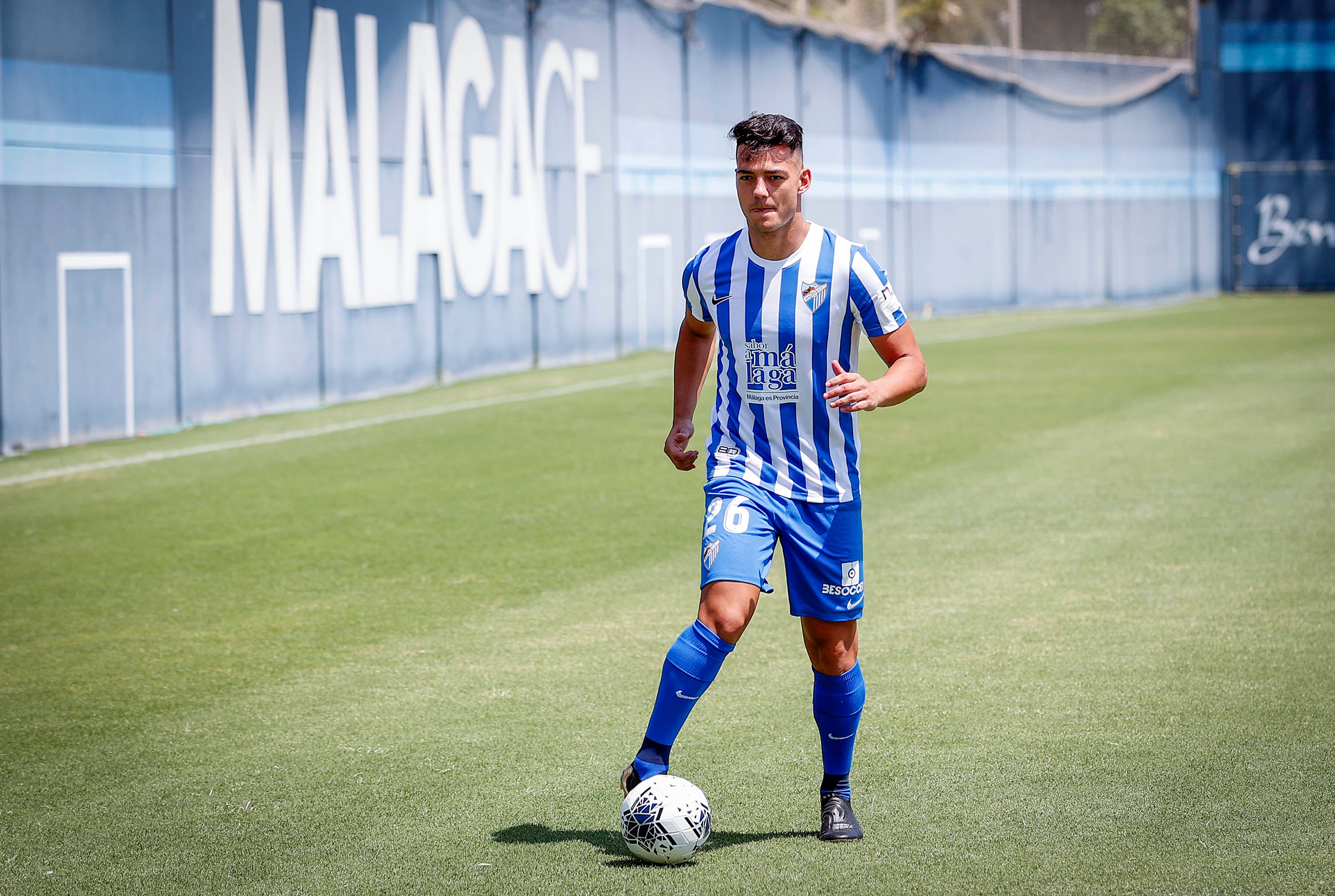 Ismael Gutierrez se viste como nuevo jugador malaguista Ismael Gutierrez se viste como nuevo jugador malaguista