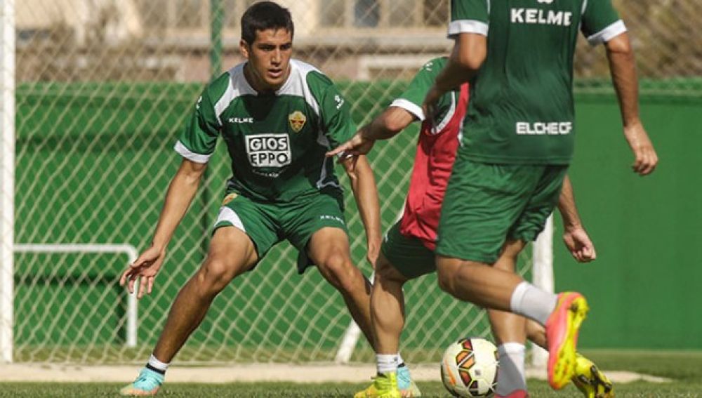 Enzo Roco, en su anterior etapa como futbolista del Elche CF.