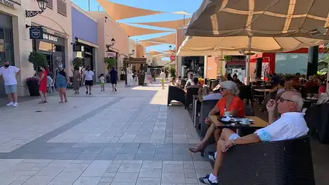 Adriana Mira, del departamento de Marketing, tenemos las rebajas más potentes en todas nuestras tiendas y la mejor oferta de restauración zenia