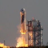 Momento del despegue del cohete Blue Origin de Jeff Bezos
