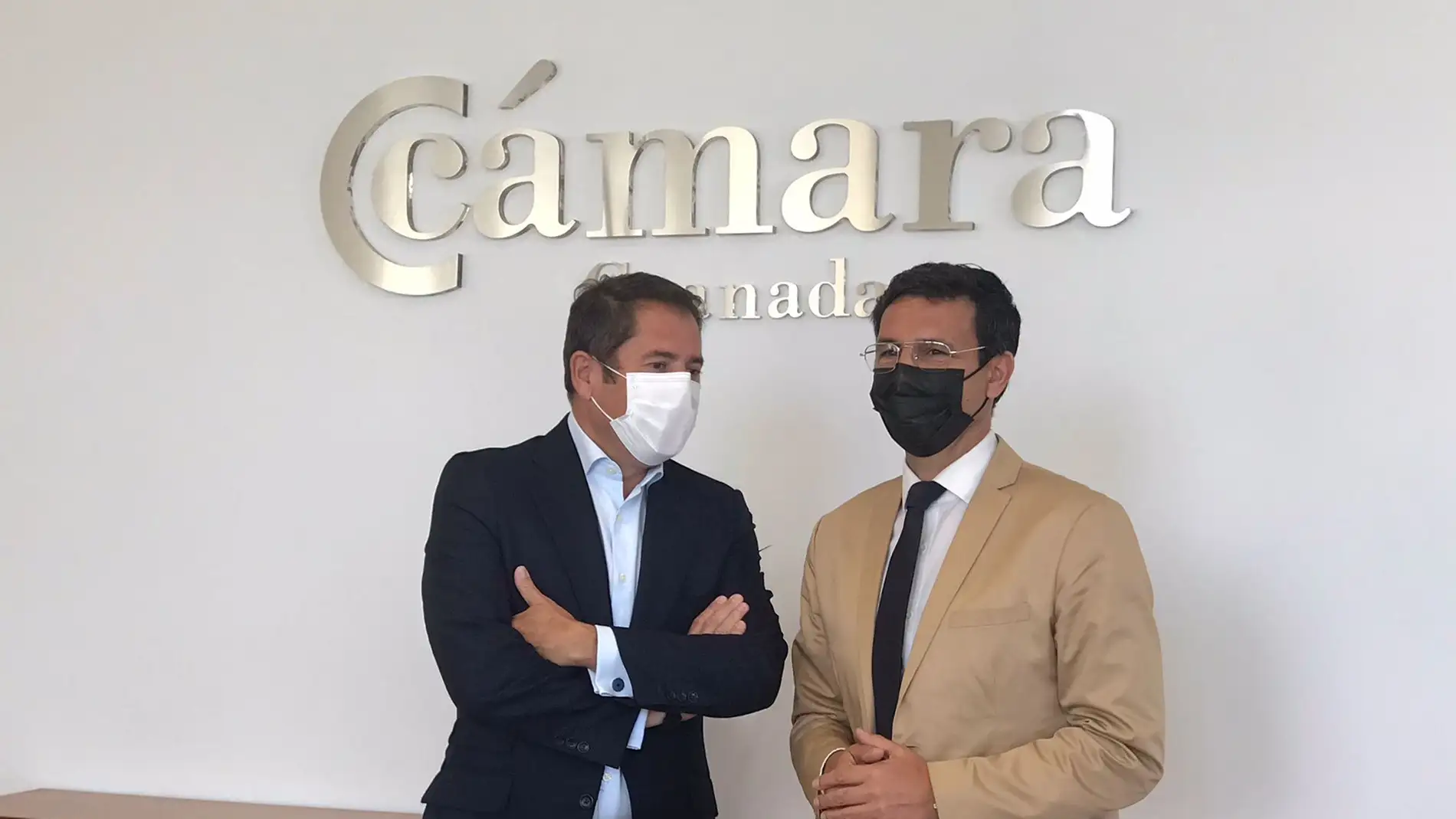 El alcalde de Granada, Francisco Cuenca, mantiene una reunión con el presidente de la Cámara de Comercio de Granada, Gerardo Cuerva. 