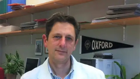 Dr. Pedro Arcos, epidemiólogo de la Universidad de Oviedo Dr. Pedro Arcos, epidemiólogo de la Universidad de Oviedo