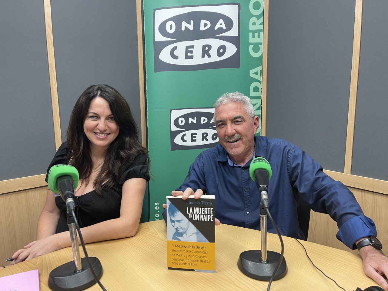 Jimena Tierra recrea en su novela 'La muerte en un naipe' el famoso caso de un asesino en serie que conmocionó a la sociedad por su sangre fría Jimena Tierra recrea en su novela 'La muerte en un naipe' el famoso caso de un asesino en serie que conmocionó a la sociedad por su sangre fría