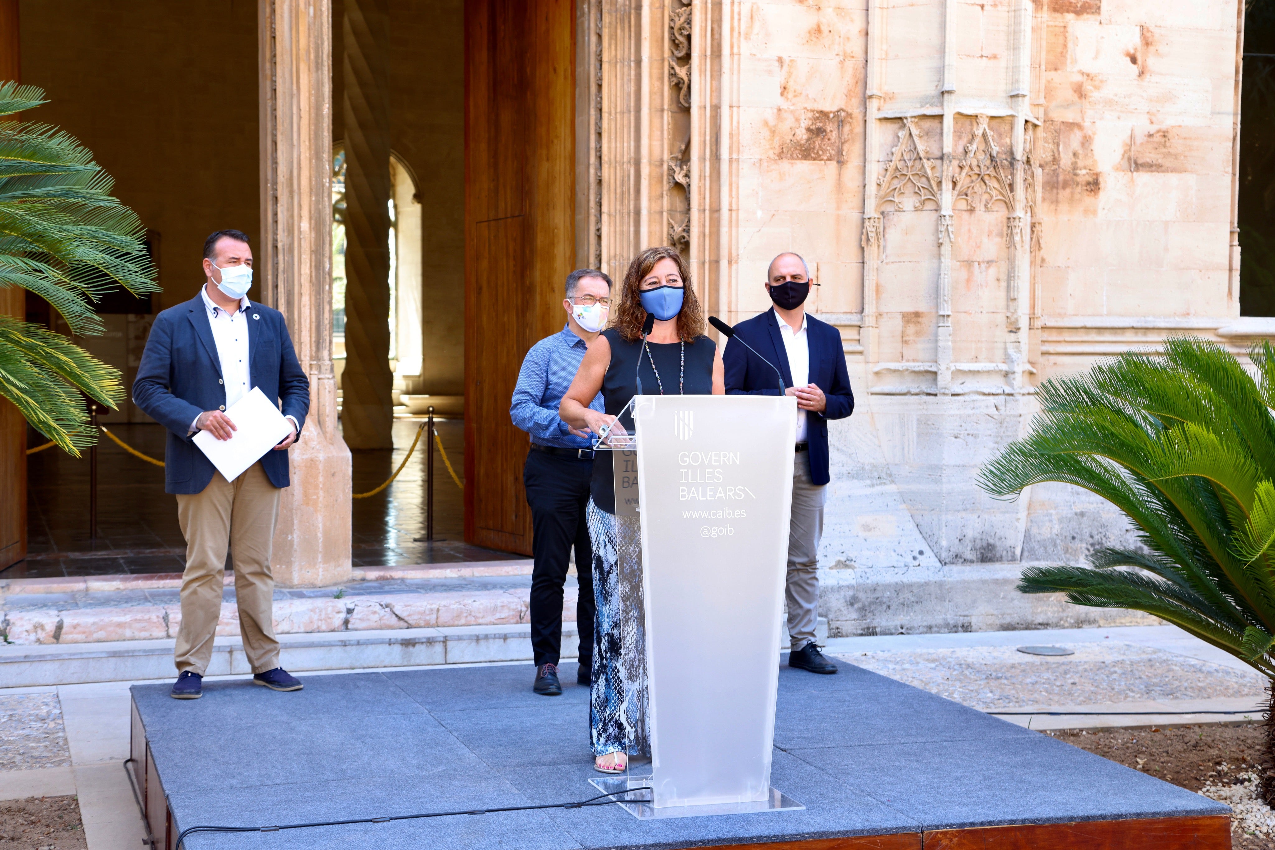 Los menores de 16 años viajarán gratis en la EMT y el TIB a partir de septiembre Los menores de 16 años viajarán gratis en la EMT y el TIB a partir de septiembre