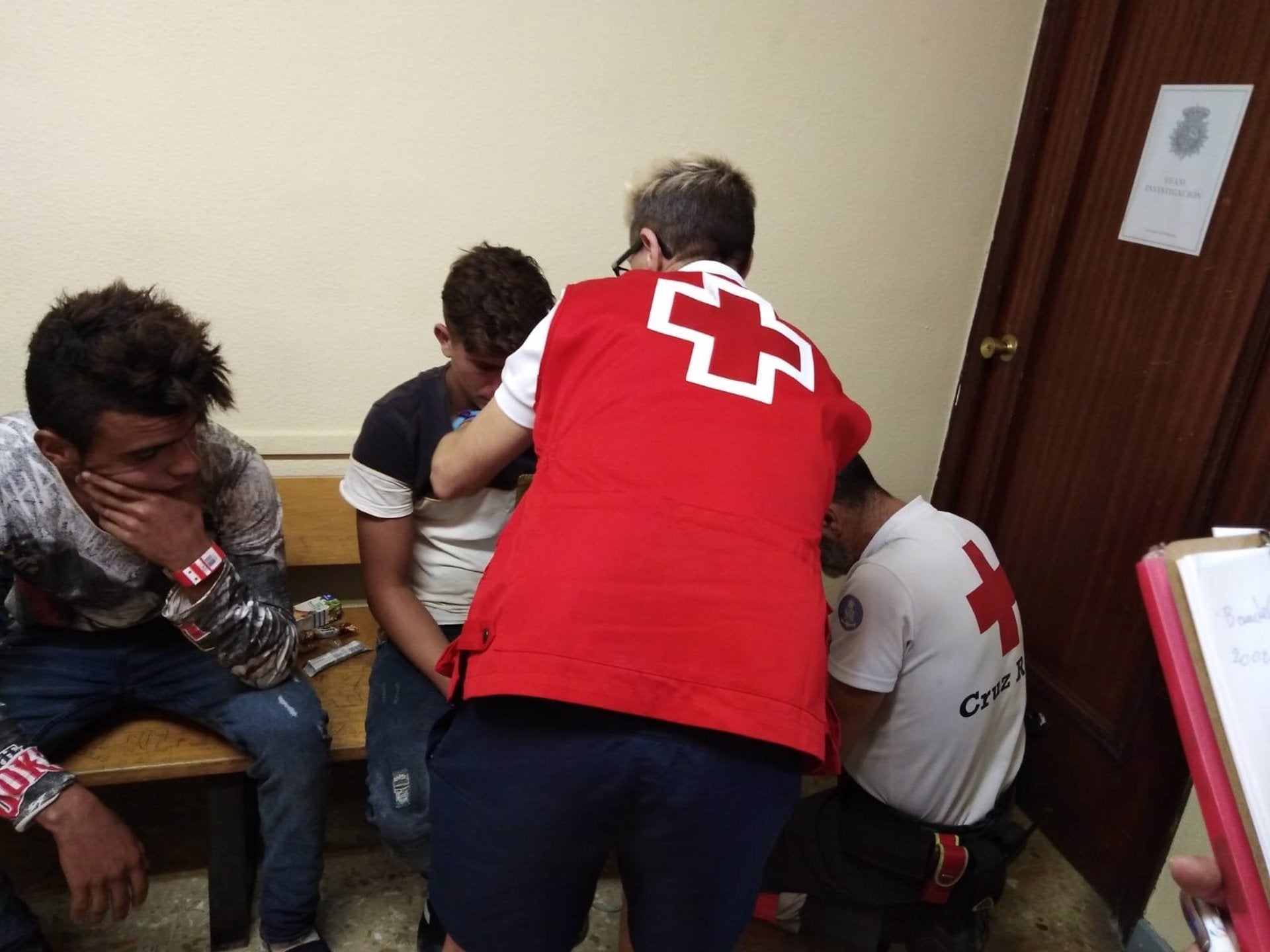 Interceptada una patera con 14 migrantes en la Playa de Levante de Benidorm Interceptada una patera con 14 migrantes en la Playa de Levante de Benidorm