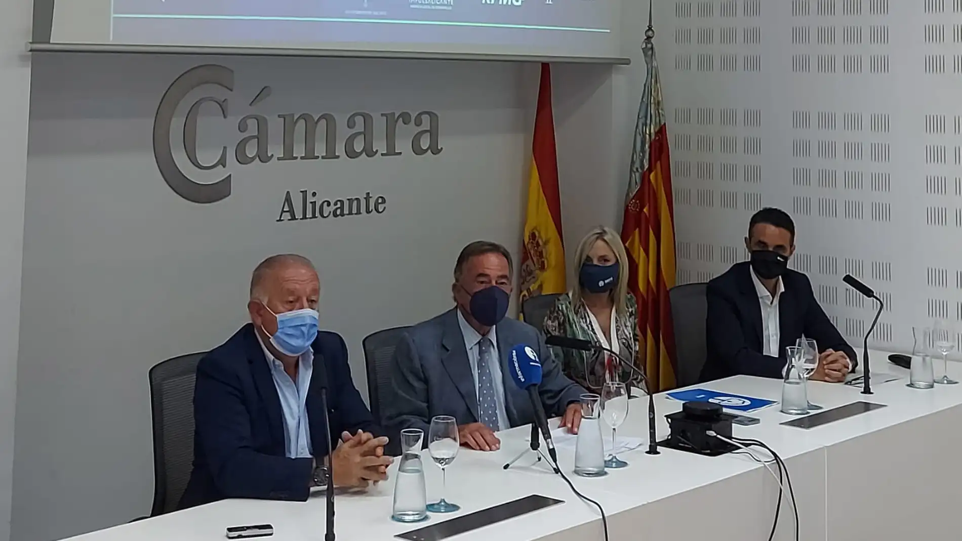 Juan Riera, Maite Antón, Manuel Nieto y Sebastián Cañadas en la Cámara de Comercio