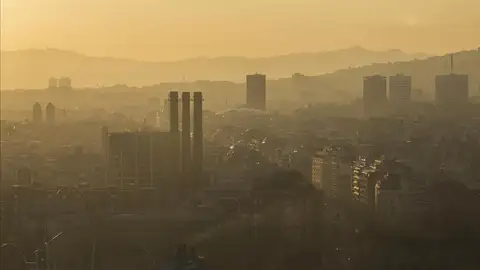 Barcelona evitaria 600 morts a l'any si reduís la contaminació Barcelona evitaria 600 morts a l'any si reduís la contaminació