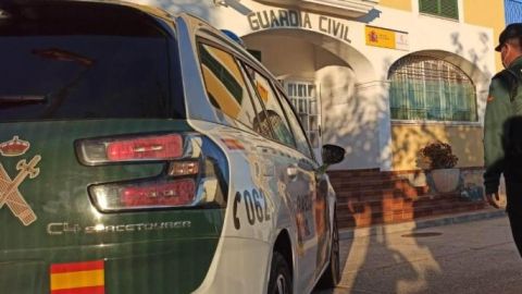 Los agentes de la Guardia Civil que acudieron al rescate pertenecen a Es Mercadal. Los agentes de la Guardia Civil que acudieron al rescate pertenecen a Es Mercadal.
