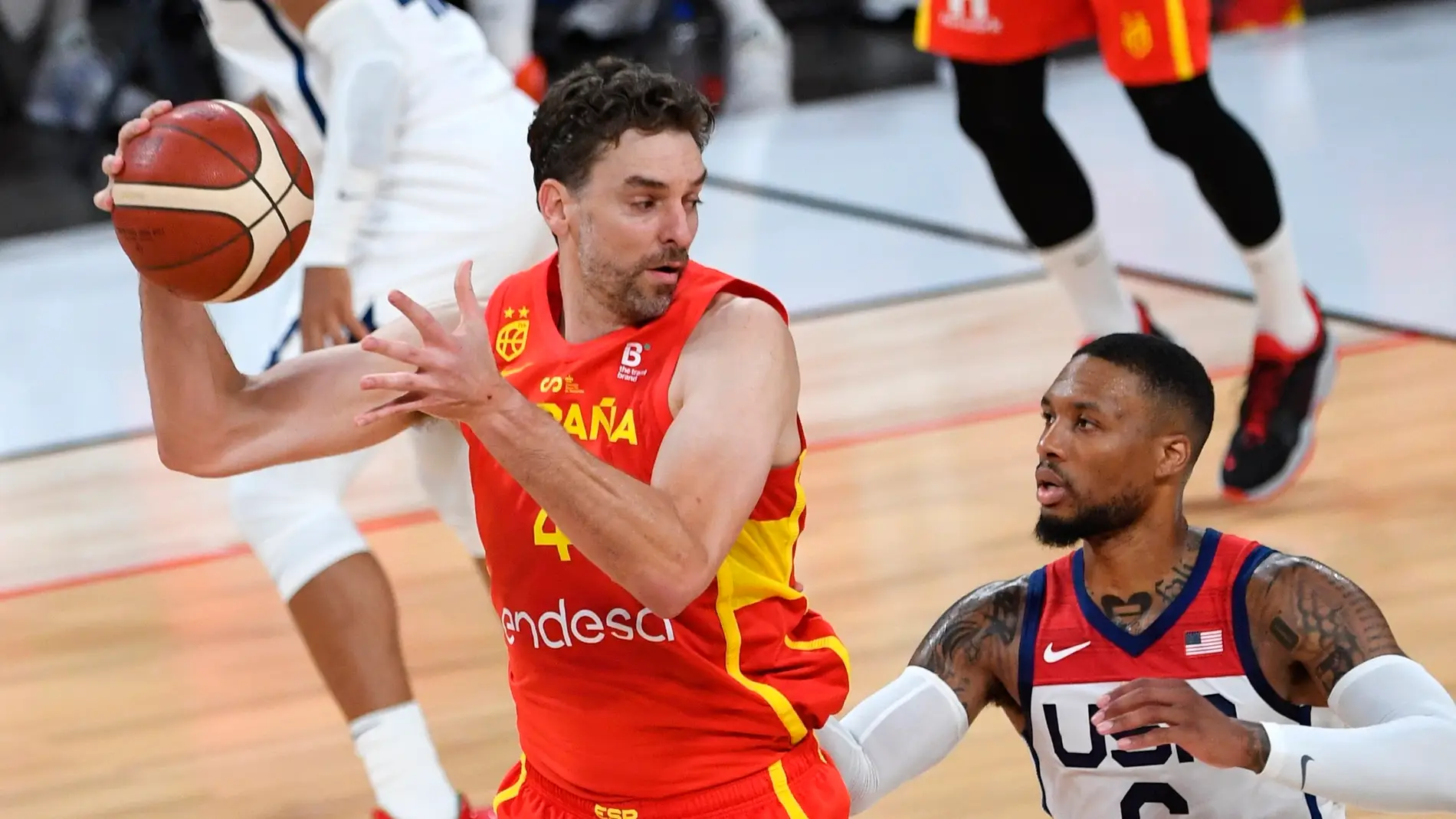 Pau Gasol ataca en el partido de la selección española de baloncesto ante USA.