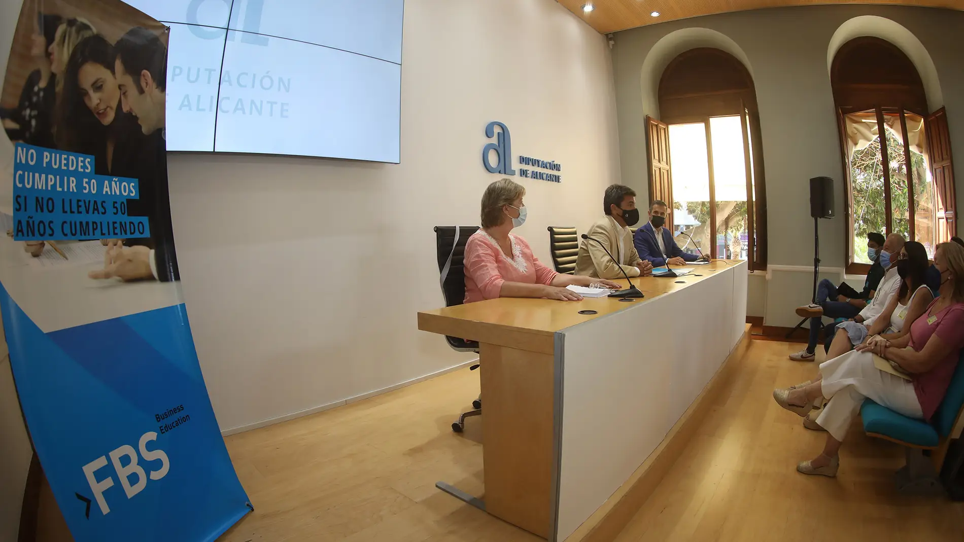 La Diputación de Alicante auspicia un innovador curso enfocado a mujeres directivas que impartirá Fundesem de septiembre a diciembre de este año 