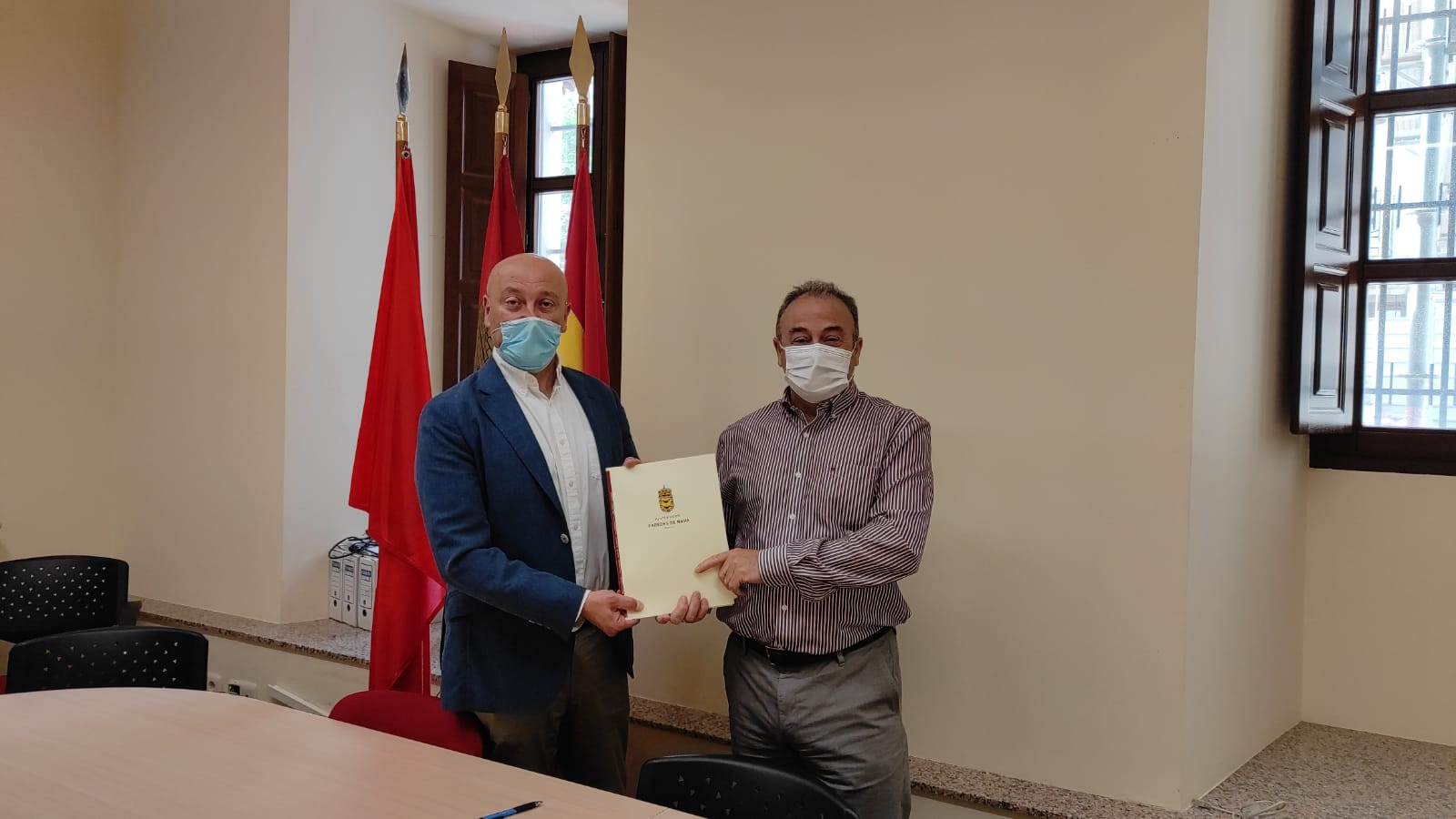 El Ayuntamiento de Paredes firma con Ibereólica Renovables el arrendamiento de 454 hectáreas El Ayuntamiento de Paredes firma con Ibereólica Renovables el arrendamiento de 454 hectáreas