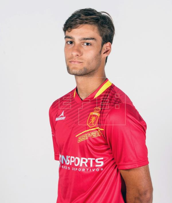 Álex Alonso, jugador de la selección de hockey: "Hemos probado todos un poco la resistencia de las camas de la villa y aguantan" Álex Alonso, jugador de la selección de hockey: "Hemos probado todos un poco la resistencia de las camas de la villa y aguantan"