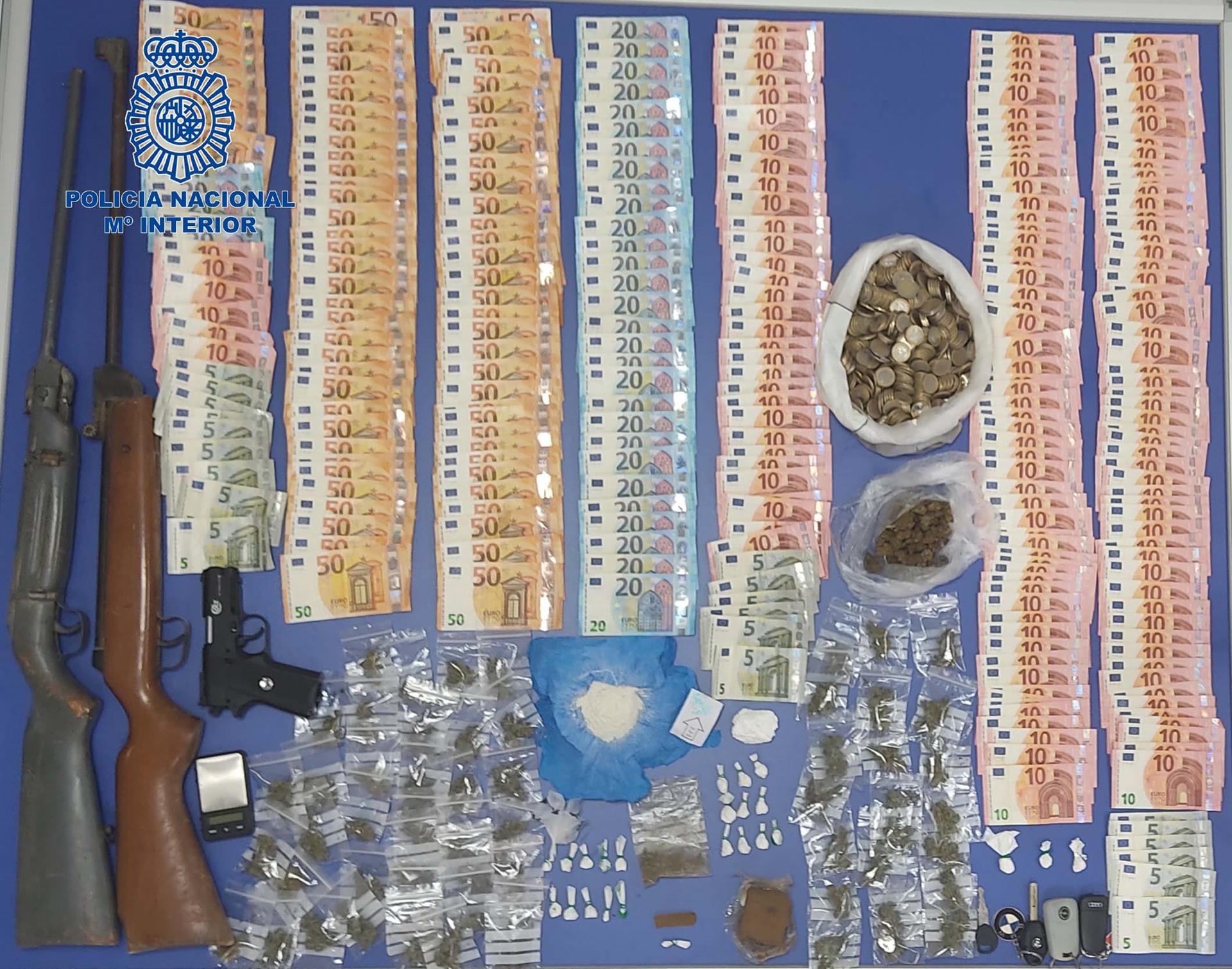 La Policía Nacional detiene en Almendralejo a cinco personas por tráfico de drogas y blanqueo de capitales La Policía Nacional detiene en Almendralejo a cinco personas por tráfico de drogas y blanqueo de capitales