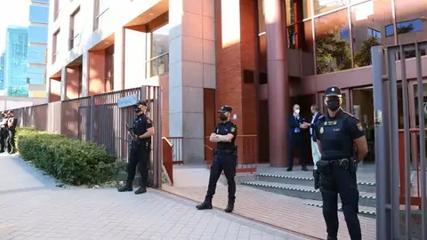 Imatge de l’entrada del Tribunal de Comptes. Imatge de l’entrada del Tribunal de Comptes.