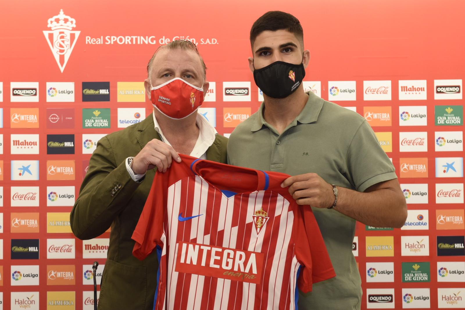 Berrocal llega a Gijón cedido por el Sevilla Berrocal llega a Gijón cedido por el Sevilla