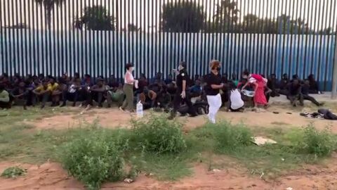 Al menos 300 inmigrantes subsaharianos entran a Melilla saltando la valla