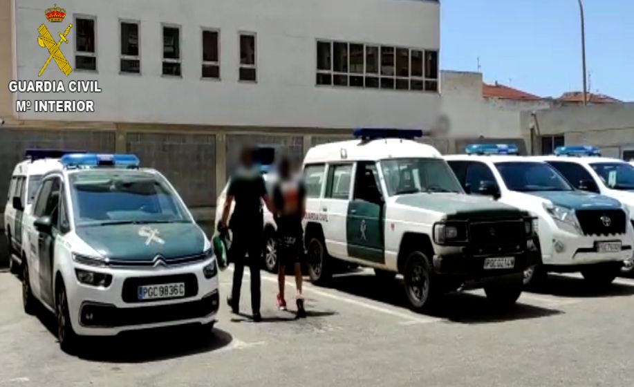 La Guardia Civil detiene a un hombre dos veces en Torrevieja por cometer diez robos en una semana La Guardia Civil detiene a un hombre dos veces en Torrevieja por cometer diez robos en una semana
