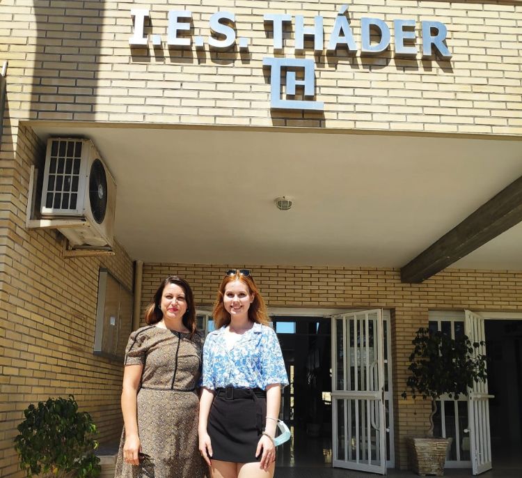 El Tháder cierra el curso con dos prestigiosos premios literarios El Tháder cierra el curso con dos prestigiosos premios literarios