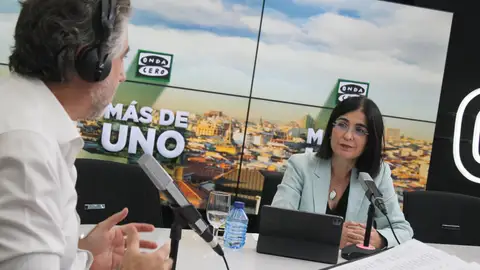 La ministra de Sanidad, Carolina Darias, con Carlos Alsina La ministra de Sanidad, Carolina Darias, con Carlos Alsina