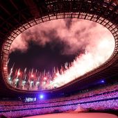 Fuegos artificiales en la inauguración de los Juegos Olímpicos de Tokio 2020