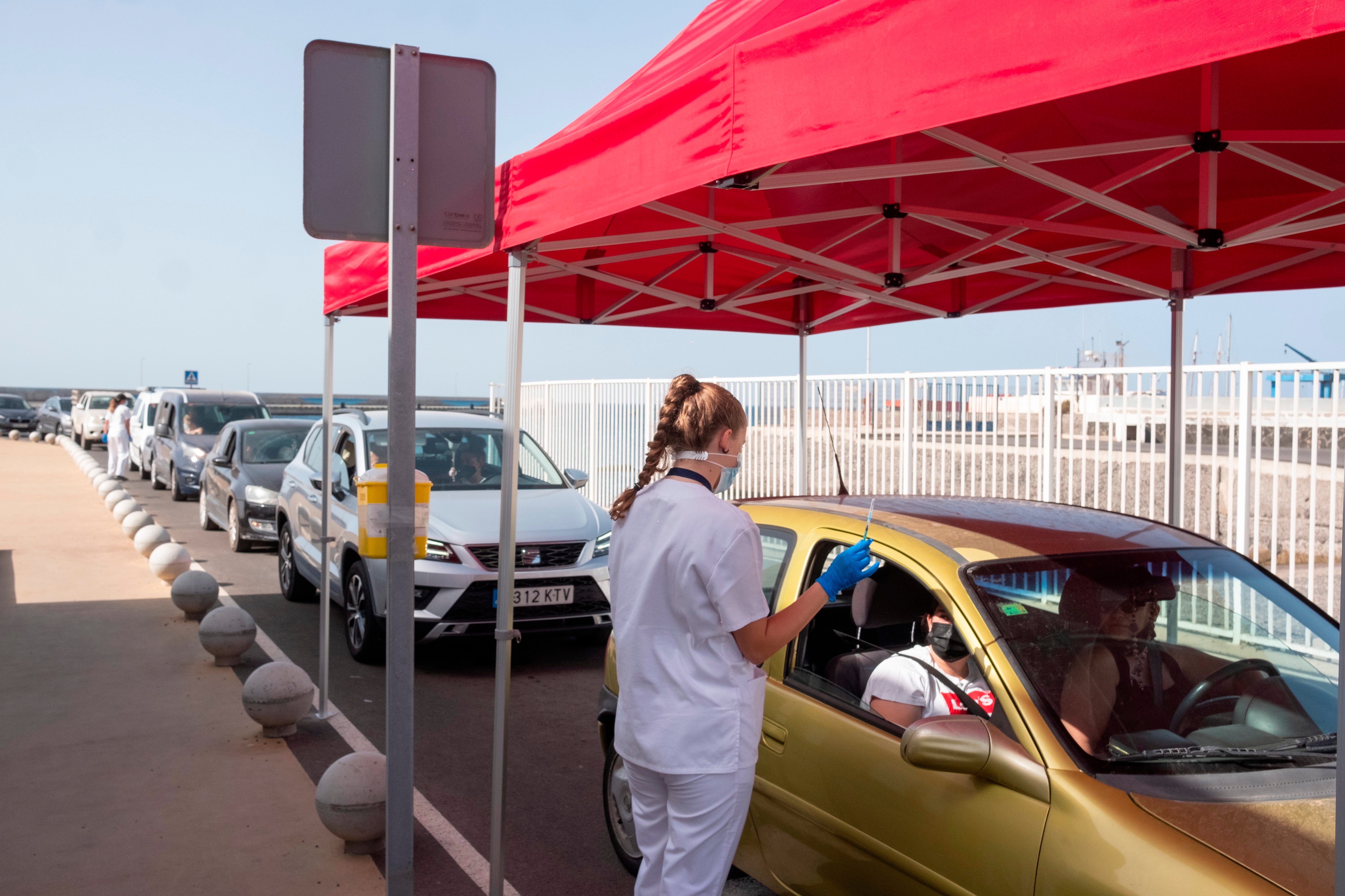 Canarias exigirá el certificado Covid para acceder a interiores Canarias exigirá el certificado Covid para acceder a interiores