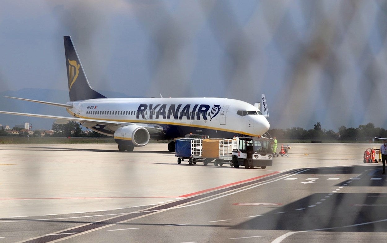 Una falsa amenaza de bomba obliga a desviar a Sevilla un vuelo de Ryanair Una falsa amenaza de bomba obliga a desviar a Sevilla un vuelo de Ryanair